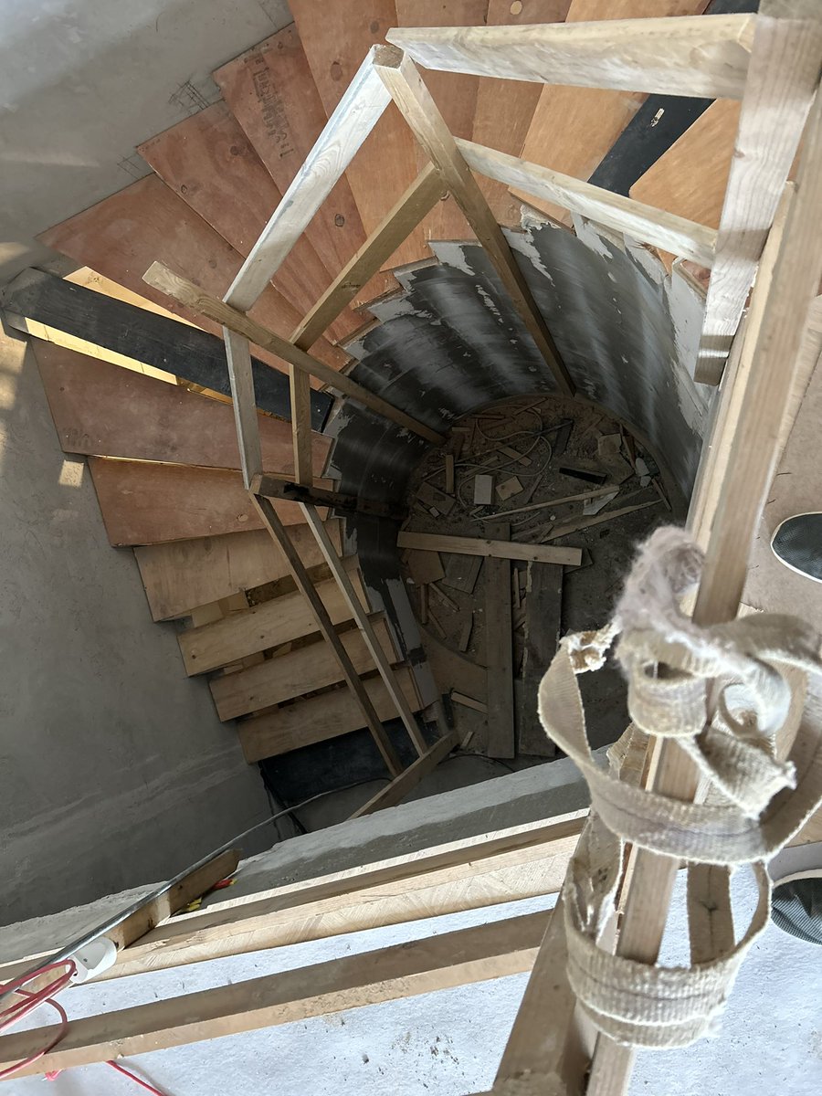 LahejeWeb's tweet photo. Midlertidig trappe på plads. Projekt nyt hus 80% færdig 👍 https://t.co/XvOrXS7M8k
