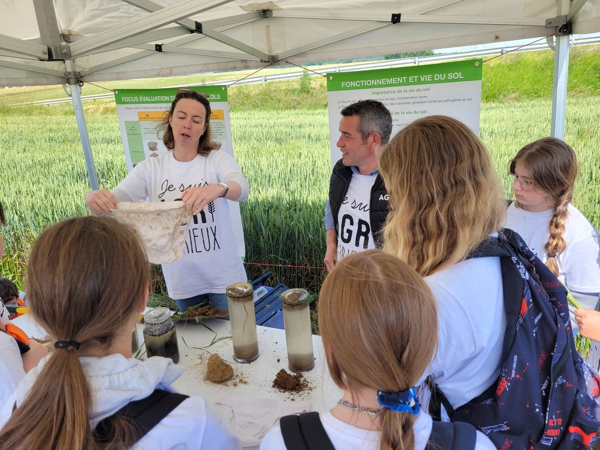 Agora (@agoracoop) on Twitter photo Les collégiens <a href="/Agricurieux/">Agricurieux Tour</a> découvrent la vie du sol ! Socle du travail des agriculteurs. Au programme : fosse pedologique test du slip et agriculture de précision. Des ateliers pratiques durant lesquels ils peuvent posés toutes leurs questions. Les collégiens <a href="/Agricurieux/">Agricurieux Tour</a> découvrent la vie du sol ! Socle du travail des agriculteurs. Au programme : fosse pedologique test du slip et agriculture de précision. Des ateliers pratiques durant lesquels ils peuvent posés toutes leurs questions.