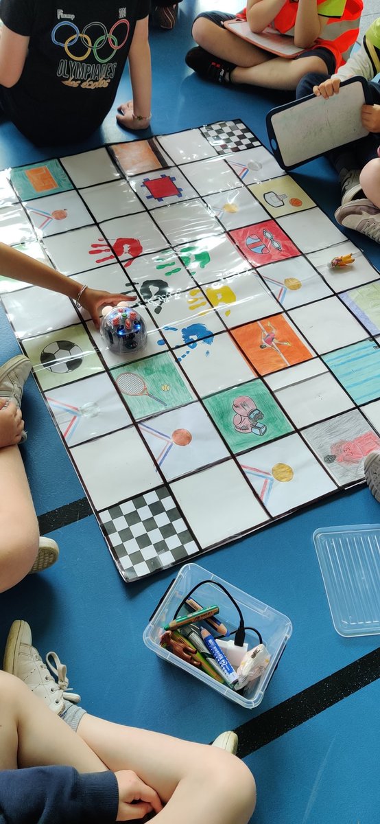 Festirobot tweet media