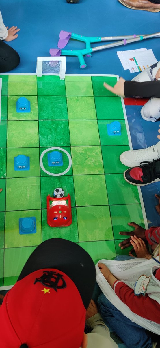 Festirobot tweet media