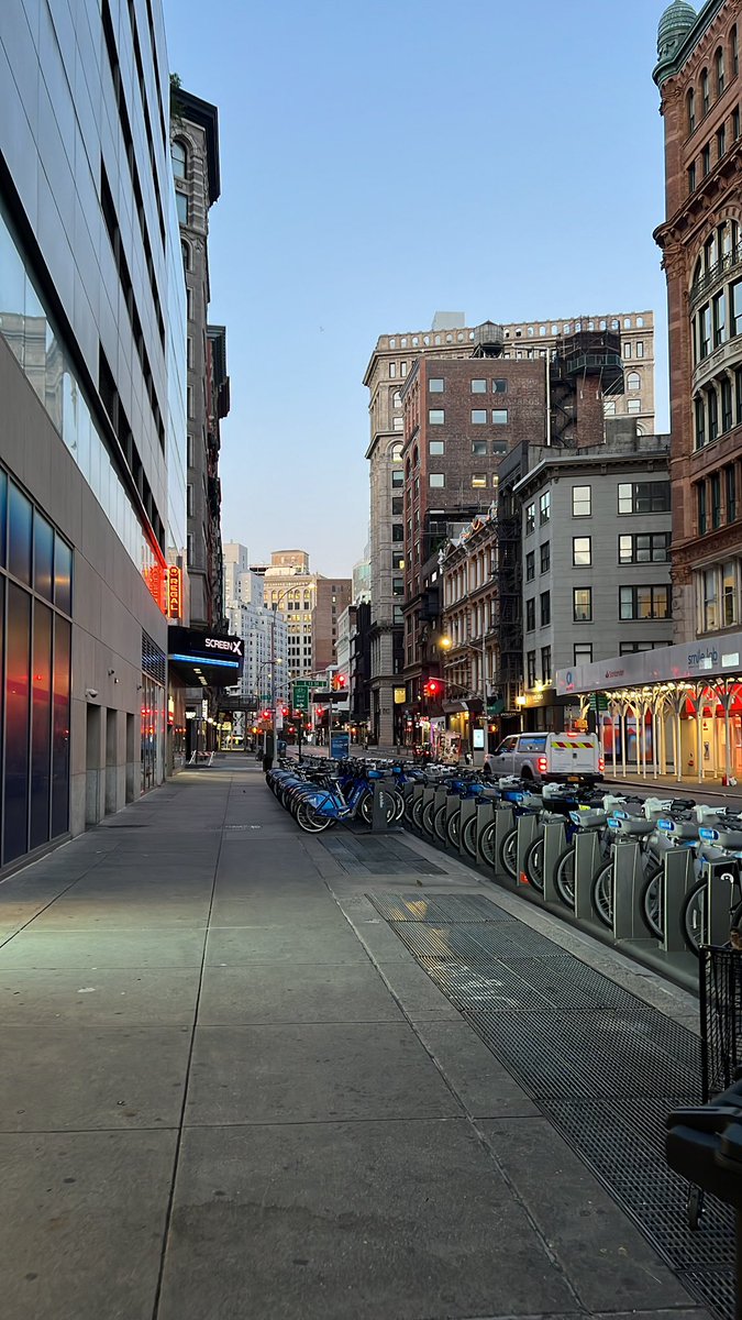 aomarsmile's tweet photo. One that pre @CitiBikeNYC walk looking for working dock ugh sucks! https://t.co/v6OQB8svWP