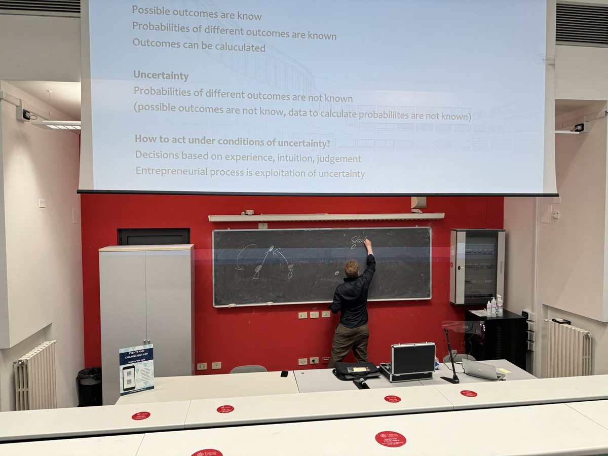 How firms imagine future based in their experience and intuition under risk and uncertainty context? Stellar old style presentation (due to technical issues) by <a href="/mpmenzel/">Max-Peter Menzel</a> for #RSA24 <a href="/regstud/">Regional Studies Association</a>