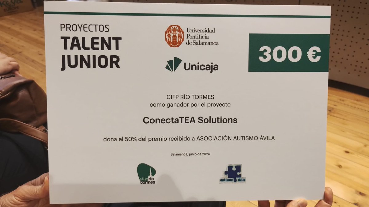 El precioso proyecto ConectaTEA a de <a href="/iElenaRJ/">Elena Rodríguez</a> y nuestro alumno de Mantenimiento Electrónico David Pindado, ha sido premiado🏅 por la @UPSA en la convocatoria Talent Junior. Un proyecto de ayuda a niños con autismo  y en colaboración con
<a href="/autismoavila/">Autismo Ávila</a>