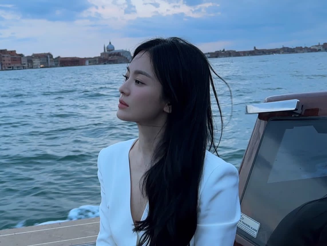 hyyekyo's tweet photo. Venice’s iconic waterways are even more magical with a touch of Chaumet’s refined artistry. Floating through history while adorned in timeless jewels. https://t.co/F6yePC1r58