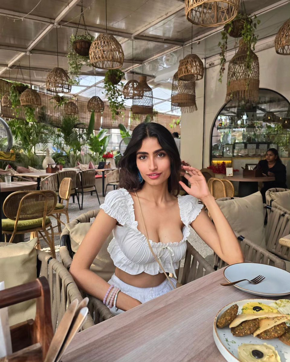 stargallery2020's tweet photo. #Neikitha #NikitaTiwari https://t.co/FlKpELw2JG