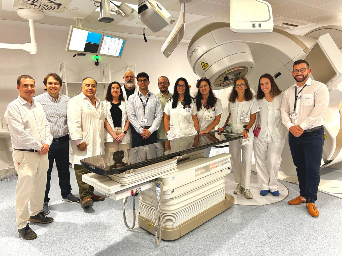🚀🎉 ¡Iniciamos el tratamiento del primer paciente en nuestro nuevo acelerador #TrueBeam! 💪 Una unidad capaz de realizar tratamientos de altísima precisión milimétrica 🩺✨🔝 Nuestro agradecimiento a todo el equipo <a href="/HospitalUVRocio/">Hospital Universitario Virgen del Rocío</a> 🏥 por hacerlo posible #Innovación #Tecnología
