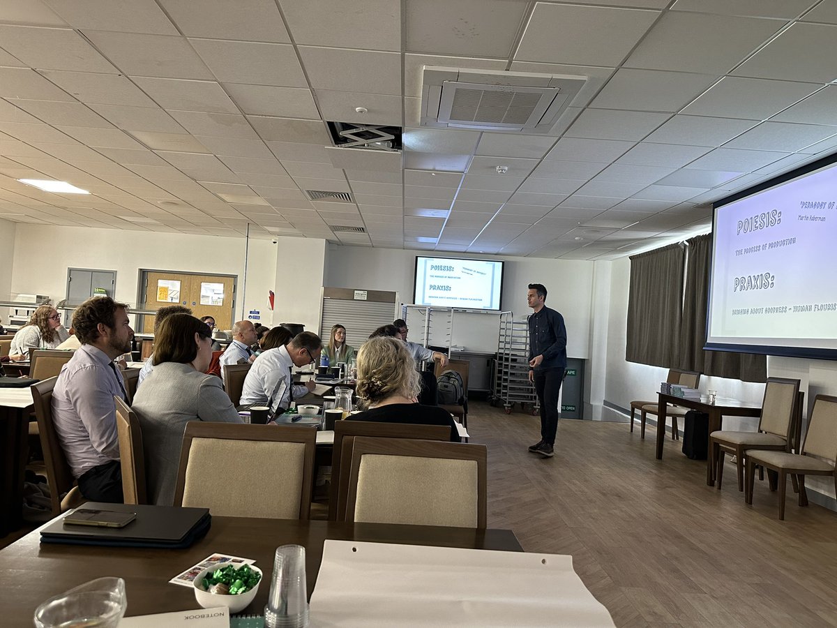 Another day, another great <a href="/ITLWorldwide/">Independent Thinking</a> &amp; BWMAT conference. Today it’s the amazing <a href="/GuerrillaEd/">Jonathan Lear</a> working with the heads around curriculum.
