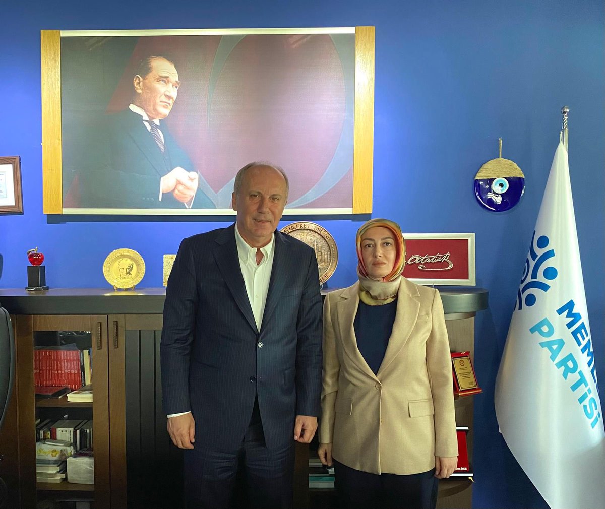 Ankara’da uğradığı suikast sonucu yaşamını yitiren merhum Sinan Ateş’in eşi Ayşe Ateş’i Genel Merkezimizde ağırladık. 

Ankara’nın göbeğinde yaşanan bu cinayet ve azmettiricileri yargı önünde hesap verene kadar Ateş Ailesi’nin daima yanında olacağım.