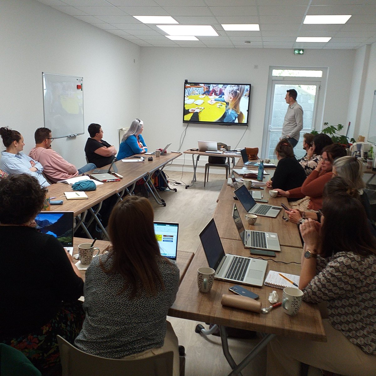 #education La dernière réunion du groupe départemental "maternelle" s'est ouverte avec les propos de l'A-Dasen L.PINEL, l'ordre du jour est chargé... Actualités, nouveaux textes, Mater'Aisne et... Merci pour ces temps d'échanges et de partage de pratiques <a href="/PINEL1/">PINEL Laurent</a> <a href="/JBricout02/">Jonathan Bricout</a>