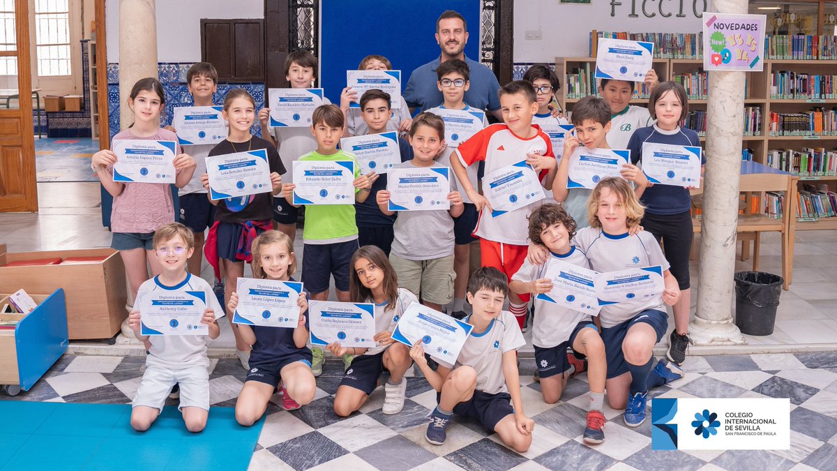 SFPaulaColegio's tweet photo. Nos complace anunciar los logros alcanzados este año en los niveles Inicial, Inicial Plus, Intermedio y Avanzado de nuestro programa de ajedrez ♟. Todos los participantes han recibido su trofeo mensual y su diploma final 🎖, en reconocimiento a su dedicación y esfuerzo. https://t.co/oc6qBgAhEY