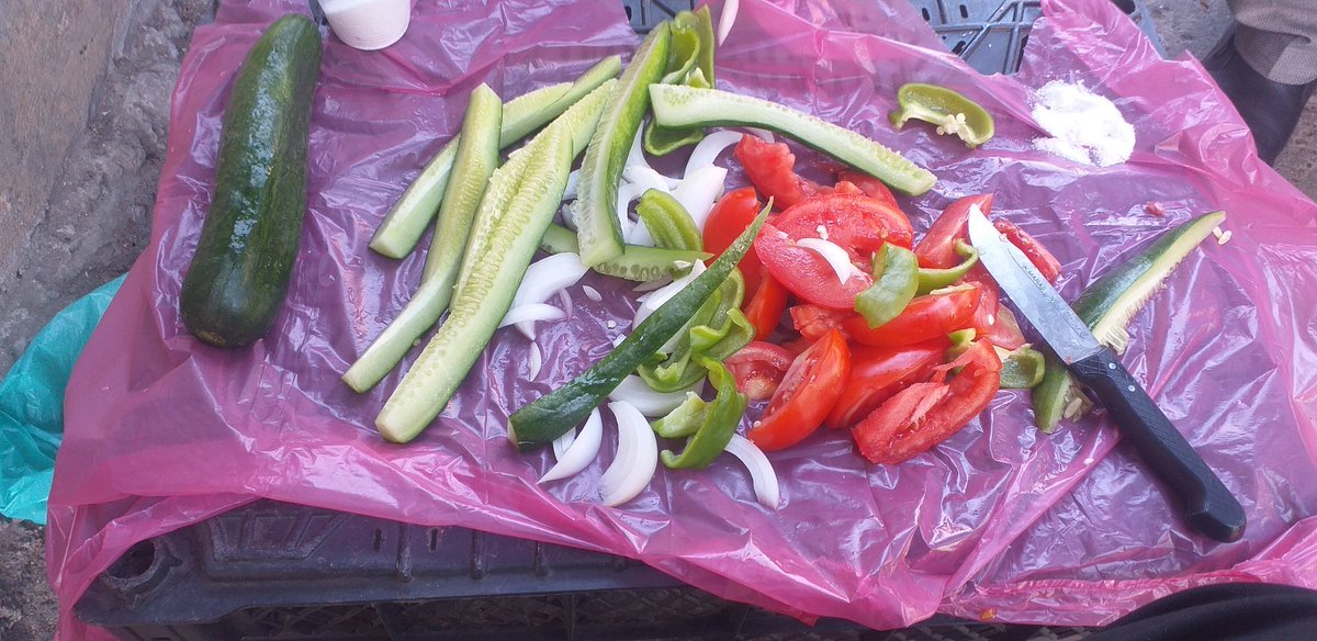 Gelin sabah kahvaltıya esnaf ile güzel gidiyor