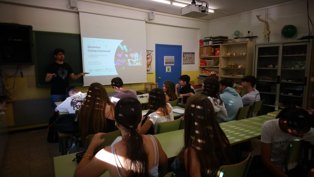 IQTCUB's tweet photo. On June 3rd @diegonti4 gave a really interesting talk about computational chemistry to Bachillerato students. Many thanks to the center INS Mercè Rodoreda!

#RecercaUB #compchem @UniBarcelona  @SOMM_alliance https://t.co/yvCfnzvvAH