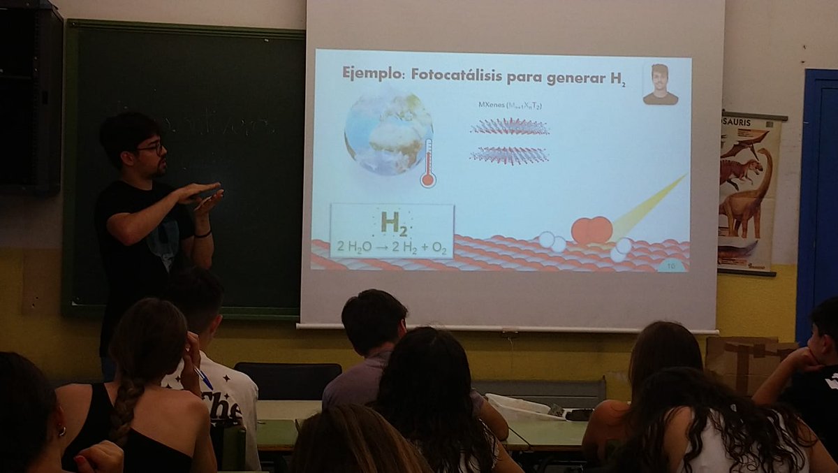 IQTCUB's tweet photo. On June 3rd @diegonti4 gave a really interesting talk about computational chemistry to Bachillerato students. Many thanks to the center INS Mercè Rodoreda!

#RecercaUB #compchem @UniBarcelona  @SOMM_alliance https://t.co/yvCfnzvvAH