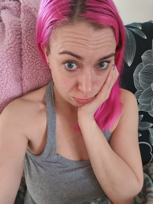 Omg I pinched my back last night and... I feel so fucked lol. Moving is not fun. Not sure how I'm gonna<a href="/tag/goddess"class="tags"><span>#goddess</span></a><a href="/tag/femdom"class="tags"><span>#femdom</span></a><a href="/tag/nsfw"class="tags"><span>#nsfw</span></a>