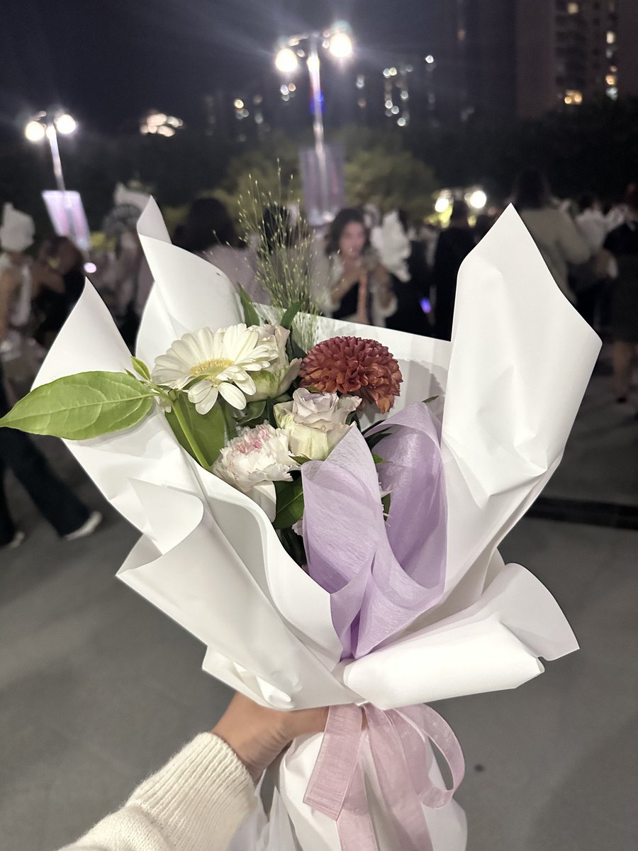 ARMYTEAMID's tweet photo. [💜]

Bunga dari seokjin😭😭😭

©️fayepjm https://t.co/Li7rO3V4hb