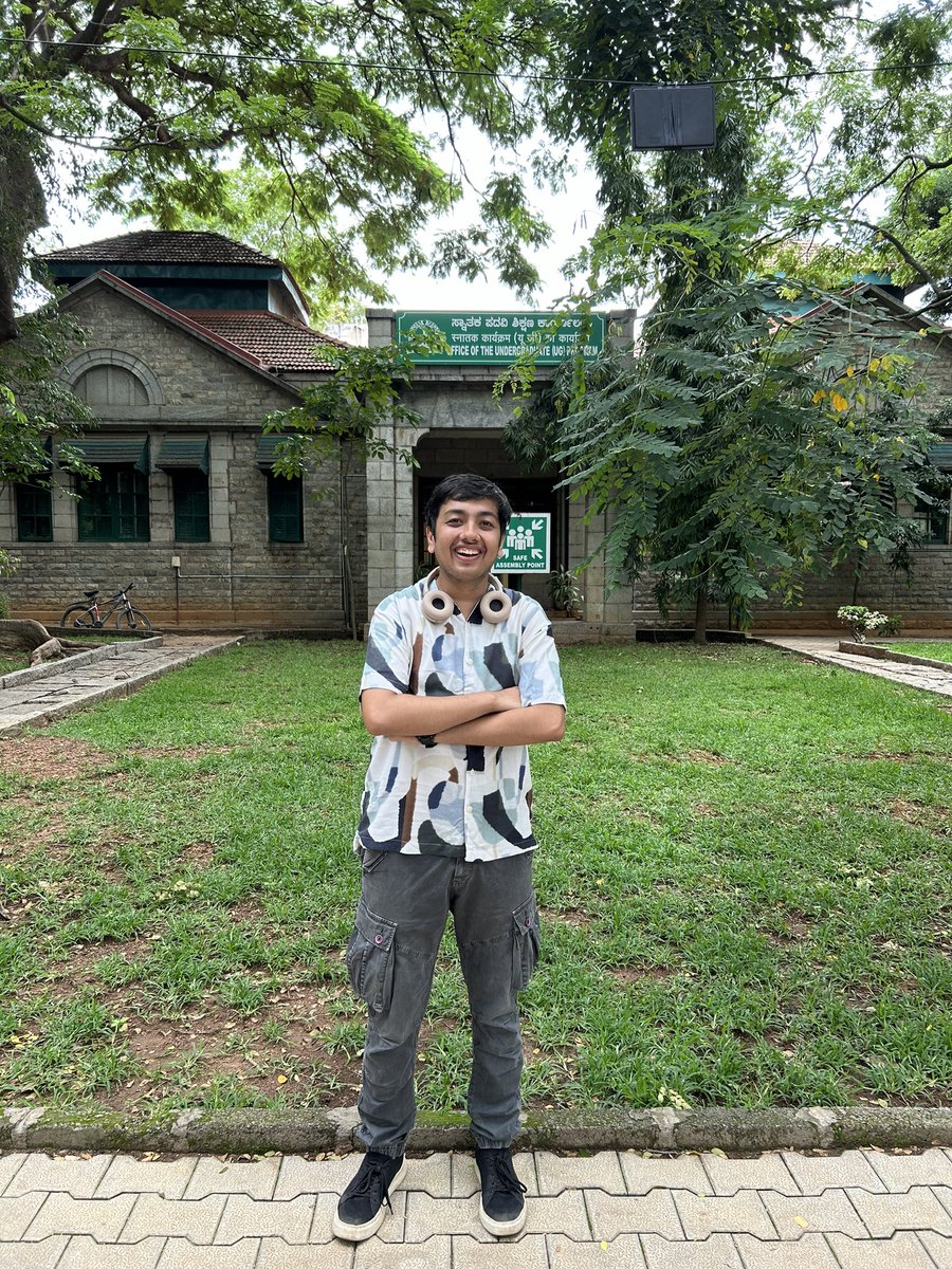 Sidhanth_here's tweet image. Visited IISC campus today and now I want to do research 

The campus is literally amazing and the labs are also fab