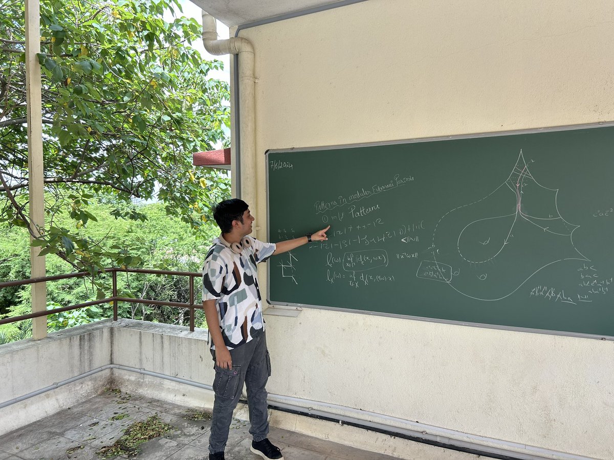 Sidhanth_here's tweet image. Visited IISC campus today and now I want to do research 

The campus is literally amazing and the labs are also fab