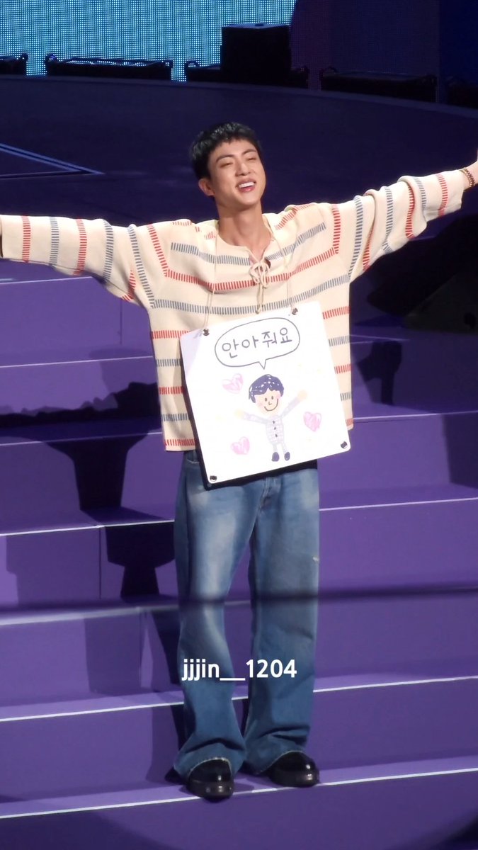 어서와~~~🥹💜💜

#BTS #JIN <a href="/BTS_twt/">방탄소년단</a>
📷ref <a href="/jjjin__1204/">안경쓱찐</a> 감사합니다🙏