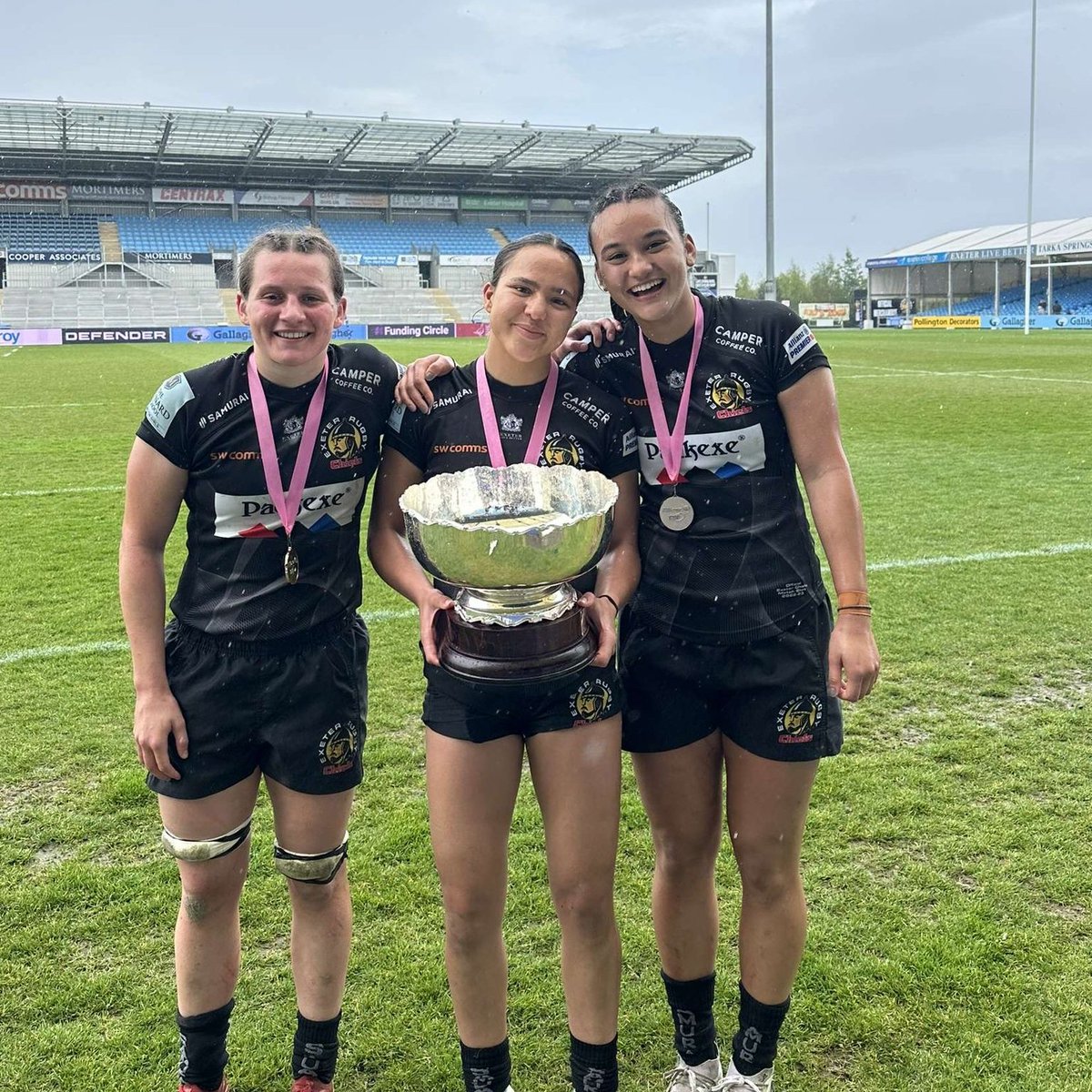 ExeChiefsWomen's tweet photo. Looking forward to seeing more of this from our three young stars 🌟

Read the full re-signing news 👉🏼 https://t.co/hMbHyVoGXg 🗞

#JointheJourney | @RedRosesRugby https://t.co/koqv2n1iD7