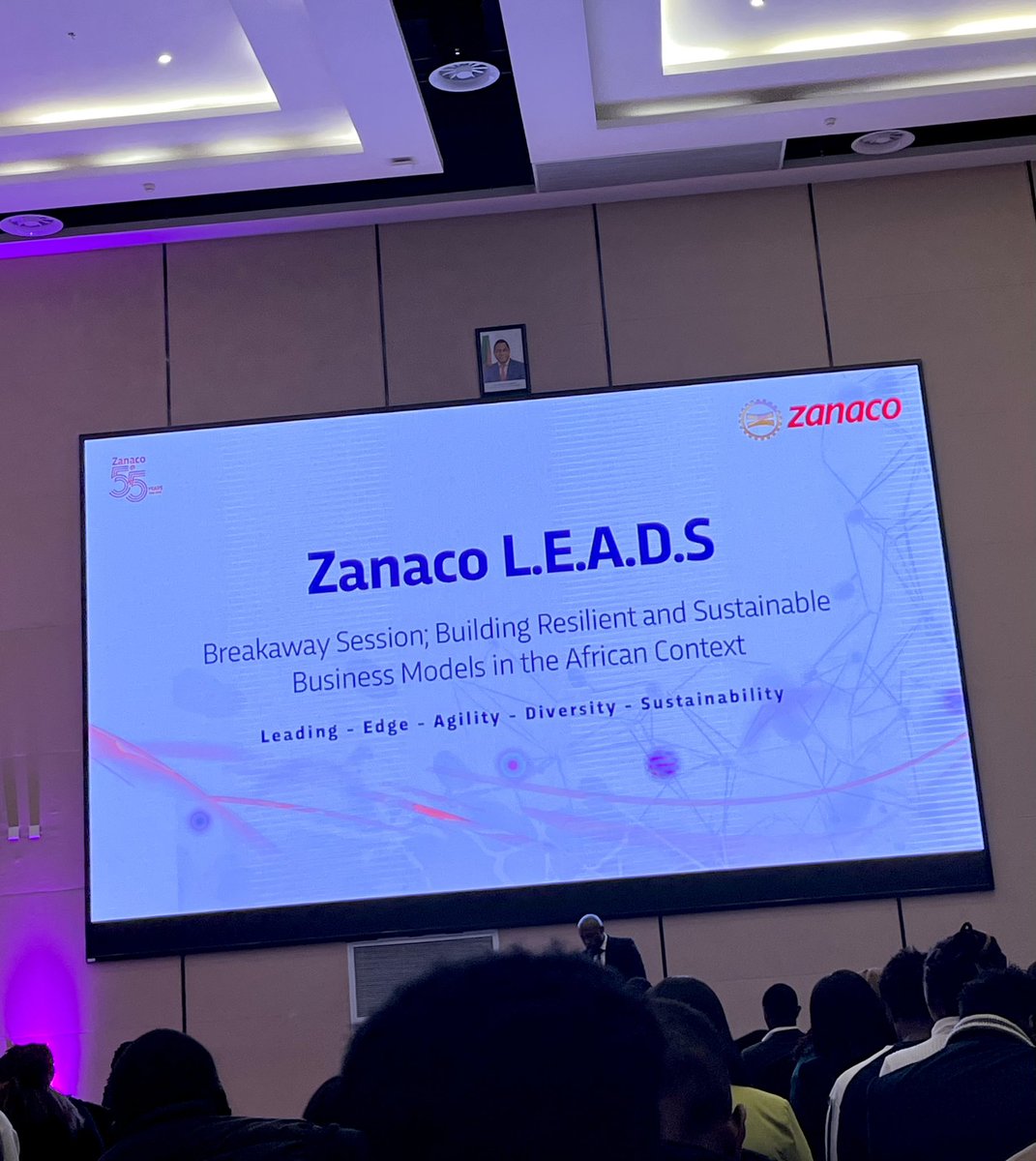 OliviaTutu05's tweet image. Key takeaways from Vusi Thembekwayo&apos;s inspiring presentation at Zanaco L.E.A.D.S event:
1. Greatness is a choice, 2. Genius and crazy are just a matter of time, 3. Trust accelerates teamwork, and 4. Prioritize customer experience for business success.
#LEADS2024 #VusiThembekwayo