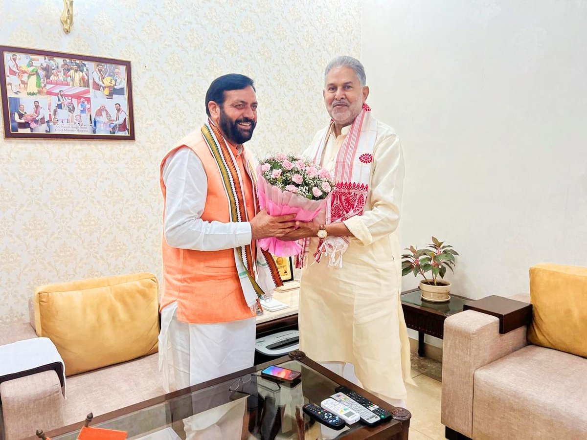 rbsharmabjp's tweet photo. मुख्यमंत्री श्री@NayabSainiBJP जी से मुलाकात कर क्षेत्र के विकास कार्य के विषय पर चर्चा हुई।
-नगर पालिका,महेंद्रगढ़,प्रस्तावित आईएमटी खुडाना,बस स्टैंड ,महेंद्रगढ़ माधोगढ़ किले पर नोडल अधिकारी की नियुक्ति,नागरिक अस्पताल सतनाली और महेंद्रगढ़ की नई बिल्डिंग के निर्माण कार्य में गति https://t.co/hwJRIoN4KE