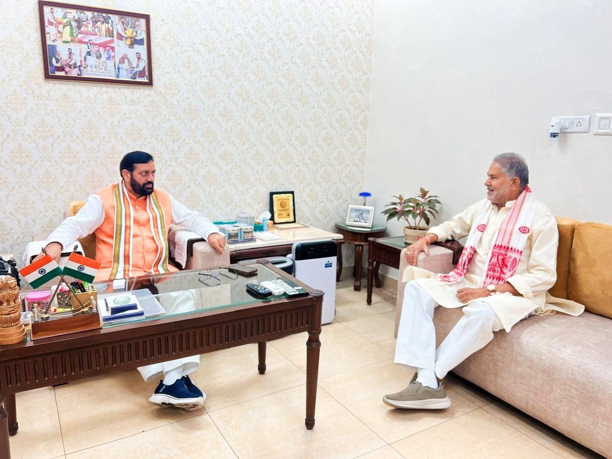 rbsharmabjp's tweet photo. मुख्यमंत्री श्री@NayabSainiBJP जी से मुलाकात कर क्षेत्र के विकास कार्य के विषय पर चर्चा हुई।
-नगर पालिका,महेंद्रगढ़,प्रस्तावित आईएमटी खुडाना,बस स्टैंड ,महेंद्रगढ़ माधोगढ़ किले पर नोडल अधिकारी की नियुक्ति,नागरिक अस्पताल सतनाली और महेंद्रगढ़ की नई बिल्डिंग के निर्माण कार्य में गति https://t.co/hwJRIoN4KE