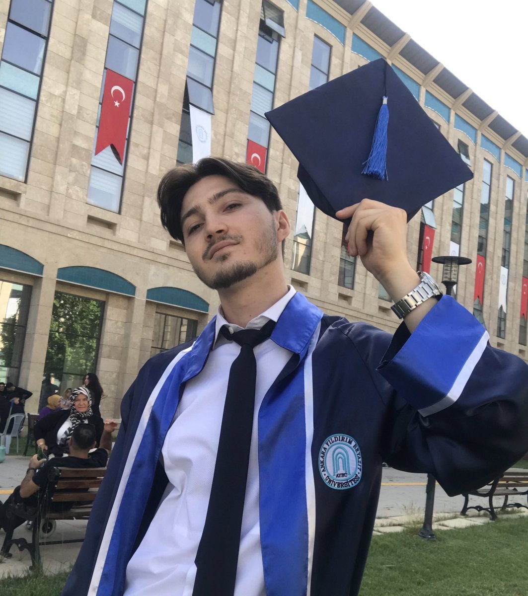 mfurkanask's tweet photo. Yaşadığımız hayatın çeyreği.. Evet evet 6 kocaman yıl. Komiteler, finaller, bütler, yazılılar, sözlüler, stresler, nöbetler… Bu kelimelerin altındaki yorgunluğu ve ruhumuzun dinmeyen çalkantısını hissediyor musunuz.. İşte hepsini geride bırakmanın haklı gururu var içimizde

24’ https://t.co/biyUjEC0OW
