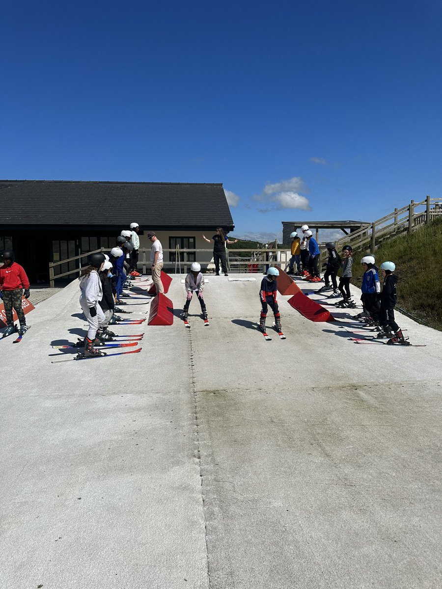 MSPSmissgrant's tweet photo. Snaps from skiing ⛷️ 📸 @MSPSCardiff https://t.co/TfhGxvgPnl