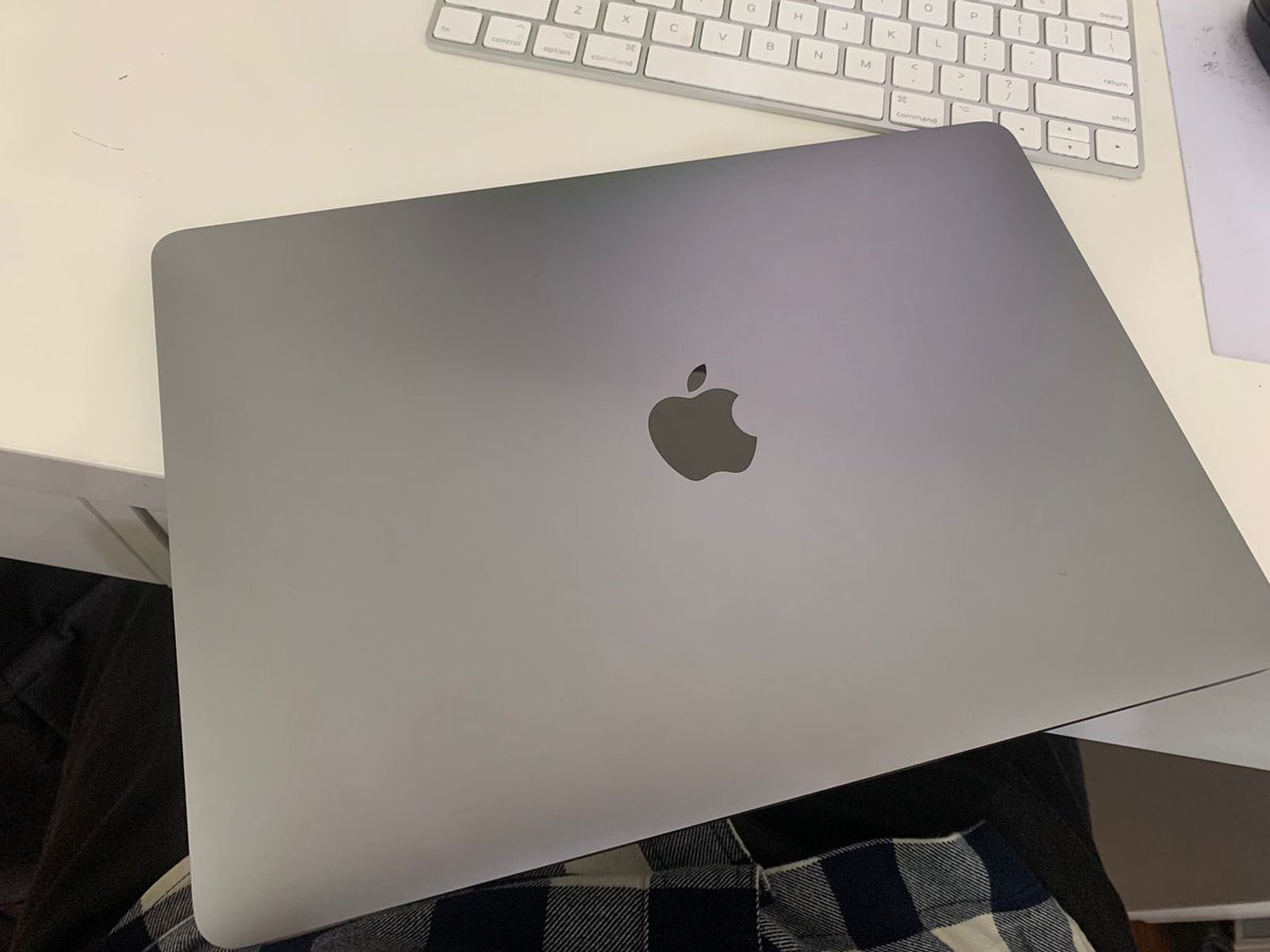 iRachelicious's tweet image. WTS 
Macbook air M1 2020, 8/256gb. Pemakaian pribadi. Open di harga 10jt. 

#wts #jualmacbook