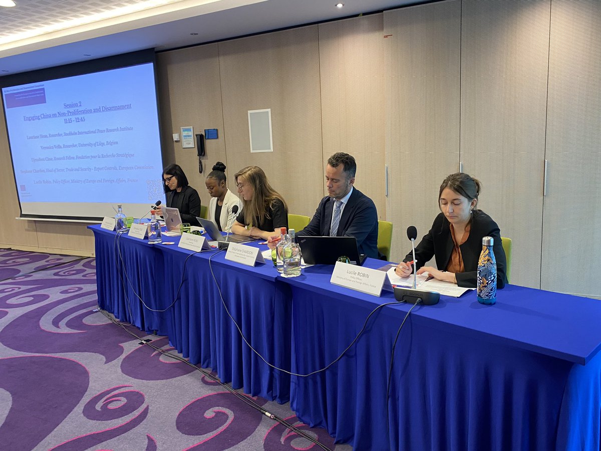 <a href="/FRS_org/">FRS</a> <a href="/benhautecouve/">benjamin hautecouverture</a> <a href="/eu_eeas/">European External Action Service - EEAS 🇪🇺</a> <a href="/MichalKarczmarz/">Michał Karczmarz</a> <a href="/SIPRIorg/">SIPRI</a> <a href="/kolofdjuti/">Katarina Djokic</a> <a href="/Ester_Sab1/">Ester Sabatino</a> @Diederik_Cops We are back after a short break, now hearing from on technical and political tools ⚙️ to fight diversion <a href="/LaurianeHE/">Lauriane Heau</a>, Djenabou Cisse <a href="/FRS_org/">FRS</a>, Stephane Chardon <a href="/EU_Commission/">European Commission</a> and Lucile Robin <a href="/francediplo_EN/">France Diplomacy 🇫🇷🇪🇺</a>