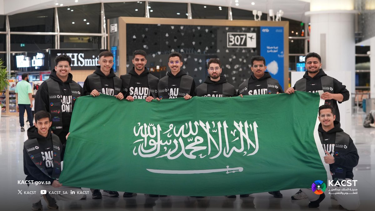 KACST's tweet photo. فريق "SAUDI ONE" يرفع راية الوطن ويحقق المركز الخامس عالميًا لفئة VEXAI.SKILLS وحصولهم على جائزة Energy Award بأكثر من 60 دولة مشاركة ضمن بطولة VEXAI.Robotics، تحت إشراف وتمكين فريق بحثي من #كاكست.
نبارك ونفخر بالفوز الذي حققه أبناء الوطن 🇸🇦