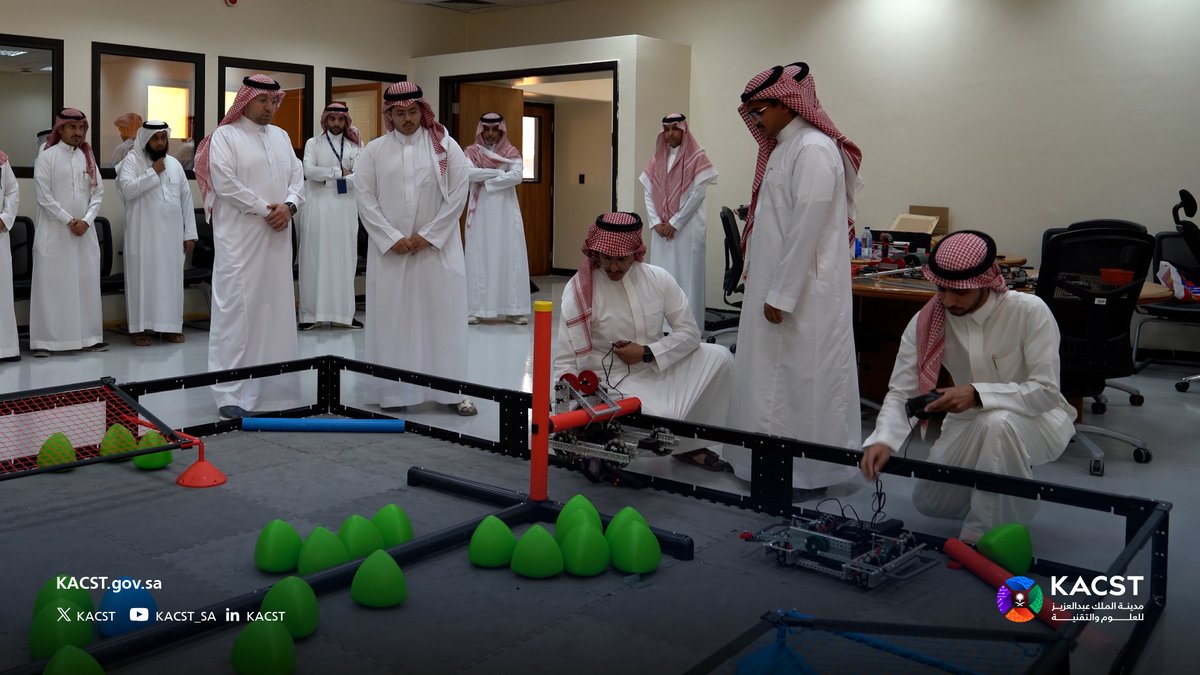 KACST's tweet photo. فريق "SAUDI ONE" يرفع راية الوطن ويحقق المركز الخامس عالميًا لفئة VEXAI.SKILLS وحصولهم على جائزة Energy Award بأكثر من 60 دولة مشاركة ضمن بطولة VEXAI.Robotics، تحت إشراف وتمكين فريق بحثي من #كاكست.
نبارك ونفخر بالفوز الذي حققه أبناء الوطن 🇸🇦