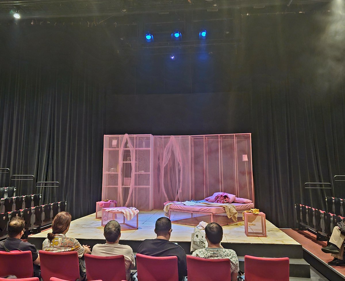 bwjohndc's tweet photo. 🎭 15: Identité
(Virgin Labfest 19: Set B, Bingit)
Playwright: Jhudiel Claire Sosa
Director: Meann Espinosa
📍CCP Tanghalang Ignacio Gimenez (Black Box Theater)
#vlf19pintog #VirginLabFest
#Identité #VirginLabFest2024 https://t.co/L1cYY0kHMB