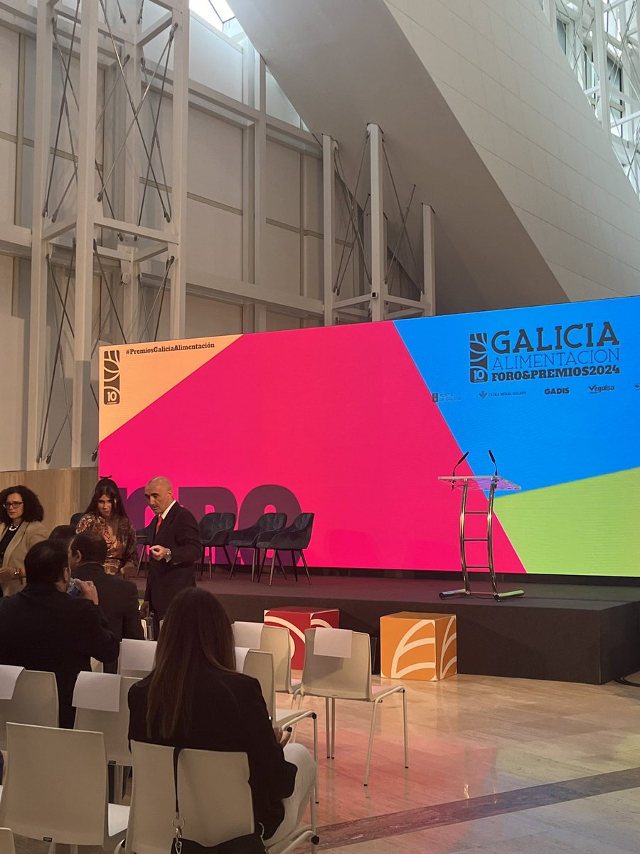 Comezan os #PremiosGaliciaAlimentación 2024 de @clusaga ! Emocionadas de atoparnos con exalumnas