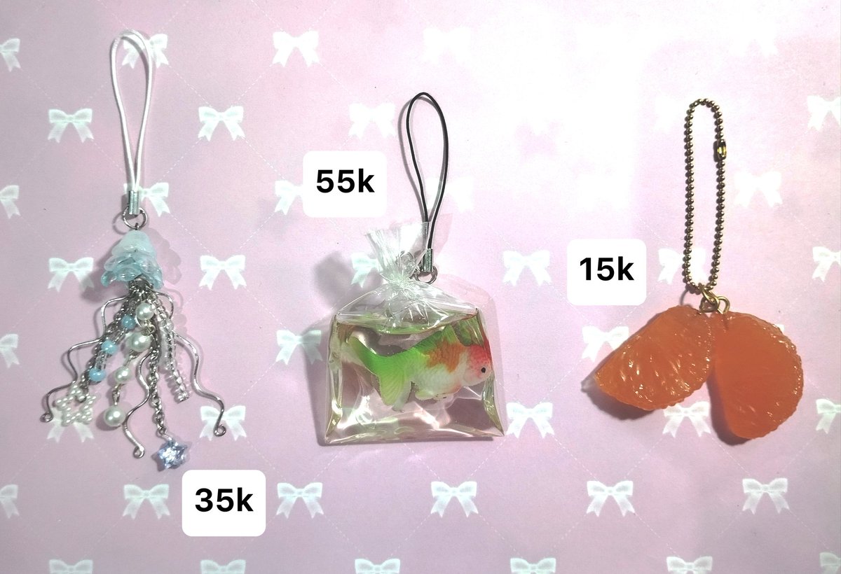 hai semuanya! aku punya barang - barang lucu dibawah ini, ada sonny angel dan speaker pink radio sama jellyfish/ ikan/ jeruk bisa digantung yaa. 🏡dom jatim, bisa shopee (👼🏻📻🪼🐠🍊)