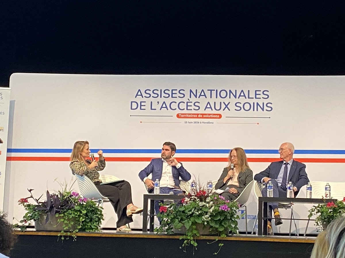 [#Assises2024] 3e table ronde animée par <a href="/CamdeFroment/">Camille de Froment</a> du <a href="/LeMagDeLaSante/">Le Mag De La Santé</a> 
avec 💬Gaël Serandour, dir. adjoint des investissements de la Banque des territoires : 

«  Le numérique est là pour faciliter la vie des patients et aussi des professionnels de santé. Il n’a de sens que