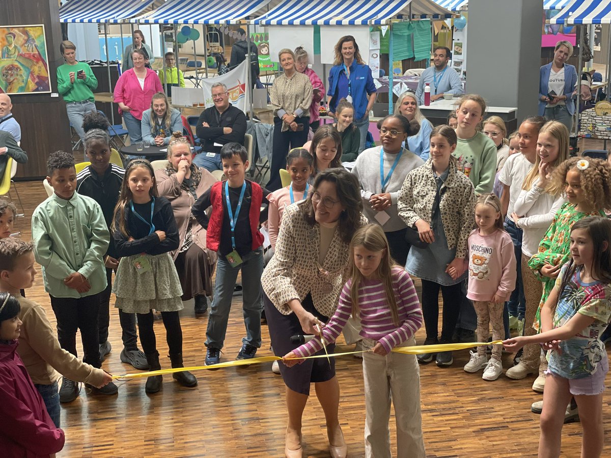 raadvanlelystad's tweet photo. Gisteren de 2e Kinder-Ideeënmarkt.
26 ideeën van kinderen (4 t/m 12) veel speeltuinen en ideeën om (buiten) te bewegen! Top! 

Hoe gaan verder met die 26 ideeën van de kinderen? Lees er volgende week meer over en houdt onze Socials in de gaten! https://t.co/RC5VMy0iTf