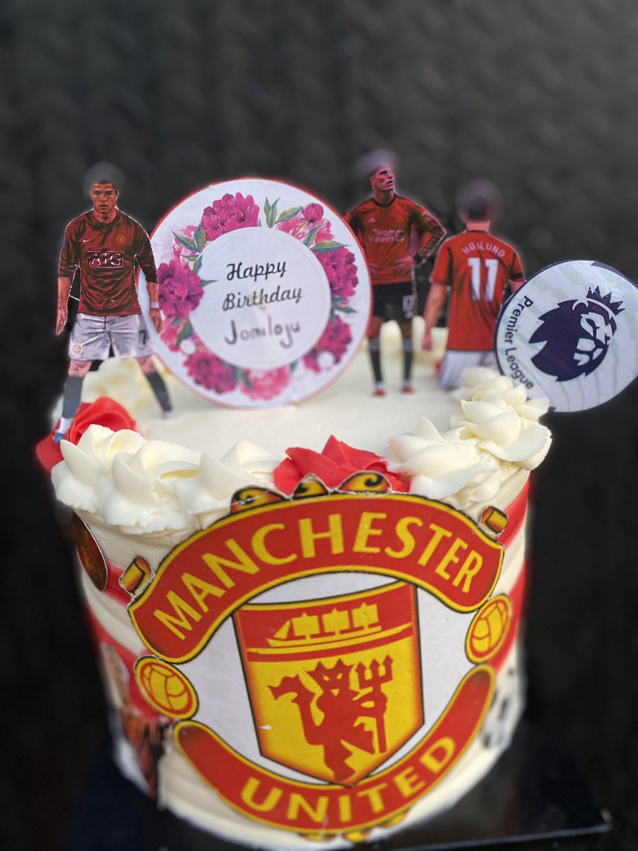 MideExotic's tweet photo. #mufc cake
#manutdcake
7”’2 layers 
16k
📍Ifako Gbagada Lagos. 

#verydarkman #davido #Tinubu #Saida #Wizkid https://t.co/COZgVxHZ5X