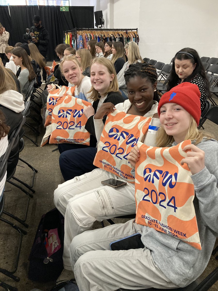 Year 9 Textiles have made it to Graduate Fashion Week and are very excited to be taking part in a styling workshop to start the day!
