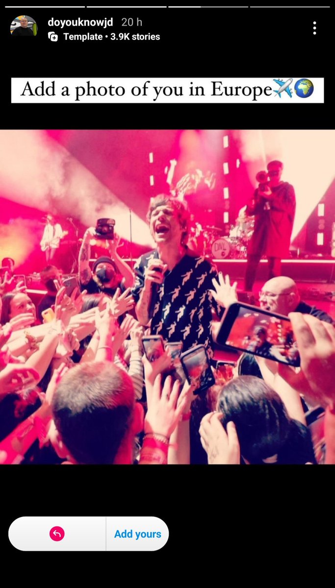 e___s_b's tweet photo. JD in Europe and on stage 😂
what an wonderful choice of shows...yesterday Paris, today Boston (!) ...will we also get some from #FIFTWT? pleaseprettyplease 😁 https://t.co/IS7KZuYN4U