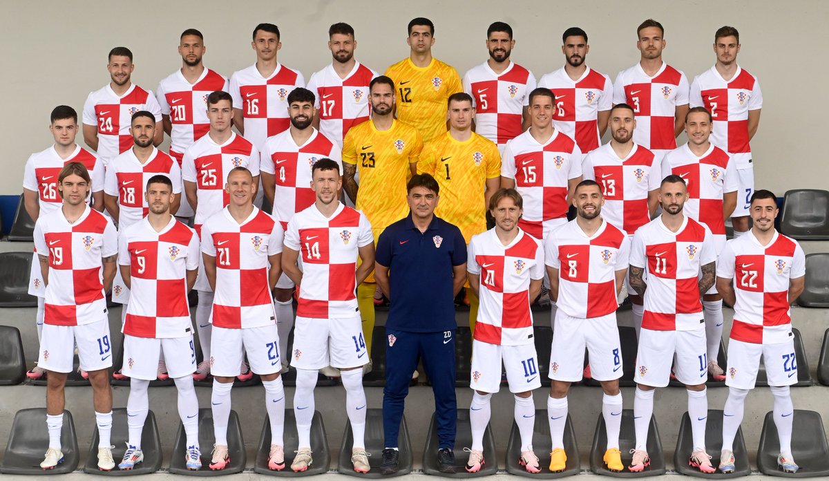 HNS_CFF's tweet photo. Team. #Family. Croatia. 🇭🇷

#EURO2024 #Vatreni❤️‍🔥 https://t.co/u7e8gjTxtg