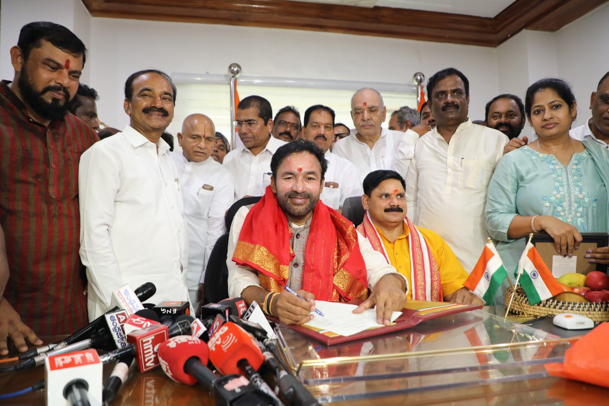 kishanreddybjp's tweet photo. Took charge as the Minister of Coal (@CoalMinistry) and Mines (@MinesMinIndia), Government of India in the presence of Union Cabinet Minister Shri @JoshiPralhad Ji, Union MoS, Shri @satishdubeyy Ji and other senior officials today at Shastri Bhawan, New Delhi.

I am dedicated to advancing the coal and mining sector to newer heights by prioritizing productivity enhancement, sustainable practices, and industry innovation. These efforts will significantly contribute to the nation's growth and energy security.