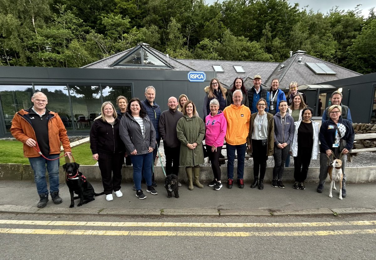 lindsaynoble's tweet image. Enjoyed our biggest and best #NetWalk yet at Hollingworth Lake yesterday. It’s proving to be a great way for business professionals in #Rochdale to connect…and walk their dogs too 🐕 @InvestRochdale