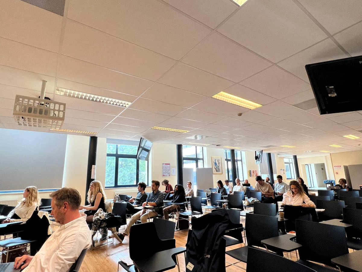 📚💫It's a wrap! What a wonderful two-days young scholars workshop <a href="/IEE_USaintLouis/">IEE UCLouvain (Jean Monnet Centre of Excellence)</a> organized with @DenisDuez  under the the EUNMUTE JMCE. Thanks to all the participants and discussants for the insightful discussion! Stay tuned for the publication!