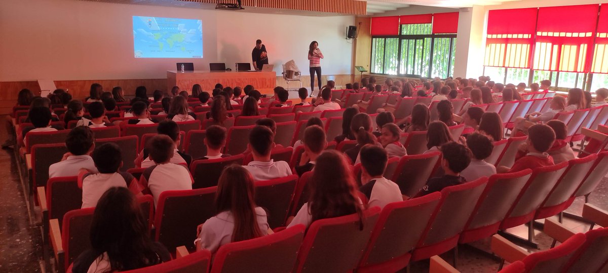 Los alumnos de sexto de primaria reciben una charla sobre la identidad digital.
Muchas gracias por vuestros consejos y recomendaciones.
#SanAgustín_VA