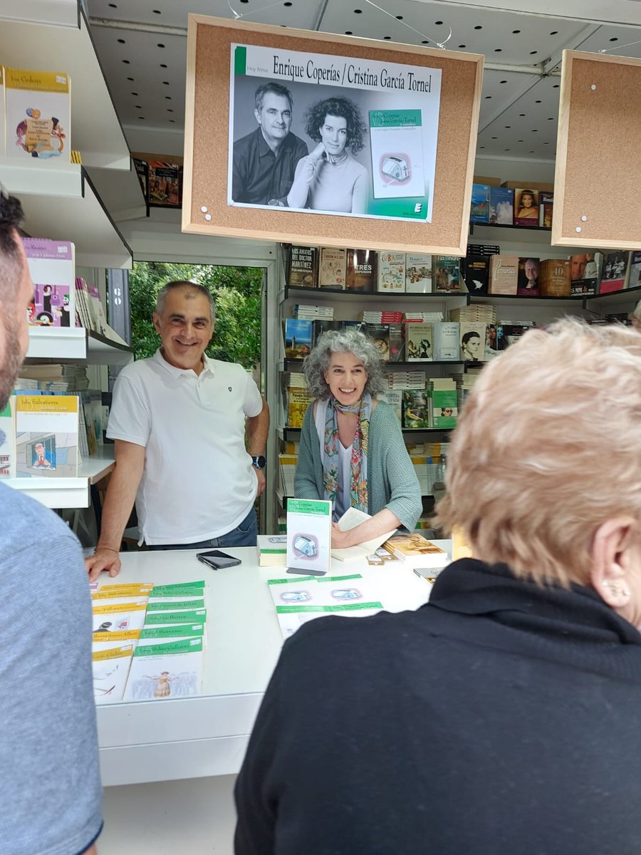 Cris García-Tornel (@comaconcomilla) on Twitter photo Muchas gracias a todos los que os pasasteis ayer a saludarnos a la caseta 215 (<a href="/erideediciones/">éride ediciones</a>). ❤️
Me siento muy afortunada. Fue una experiencia maravillosa.
#latostadoraounlugarllamadocornualles
#feriadellibro
#RetiroMadrid
#FLMadrid24 Muchas gracias a todos los que os pasasteis ayer a saludarnos a la caseta 215 (<a href="/erideediciones/">éride ediciones</a>). ❤️
Me siento muy afortunada. Fue una experiencia maravillosa.
#latostadoraounlugarllamadocornualles
#feriadellibro
#RetiroMadrid
#FLMadrid24