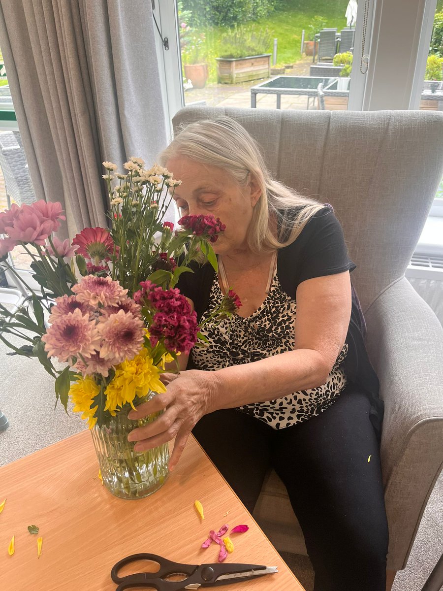 HeatherValeAH's tweet photo. We think that summer is on the way ☀️🌺 https://t.co/Un1wphbTb3
