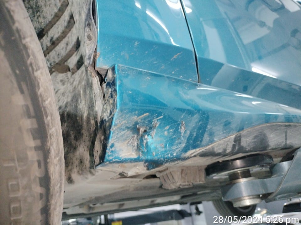 saggy4u's tweet photo. @BajajAllianz @tapansinghel @kvdipu 
The claim rejection done by your stupid claim team is unlawful.
I will definitely challenge in court for the harassment done.
PFA the images, arn't these due to external damage?
Also PFA image of email saying "no external accidental impact".
Bloody Blind. https://t.co/ipZHd6AmZH