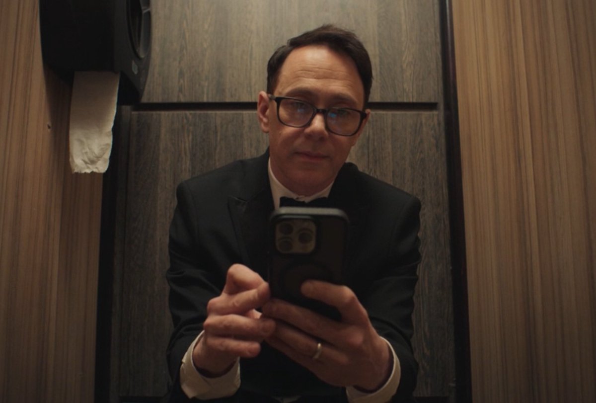 judeelevinsons's tweet photo. me approximately 9 minutes into any social event https://t.co/fLQQqidTic