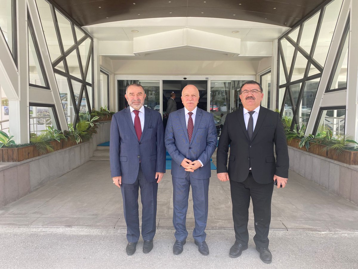 Şavşat Belediye Başkanımız Durmuş Aydın ile birlikte Erzurum Büyükşehir Belediye Başkanımız Mehmet Sekmen'i ziyaret ettik.
Şavşatımıza yapacağı destekler,  misafirperverliği, ilgi ve alakasından dolayı kendisine teşekkür ediyorum.